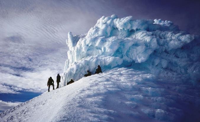 Horolezci na vrcholu Aoraki/Mount Cook, www.nationalgeographic.com