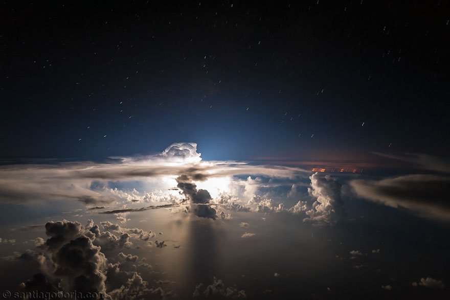 Noční obloha nad Atlantickým oceánem, foto: Santiago Borja Lopez